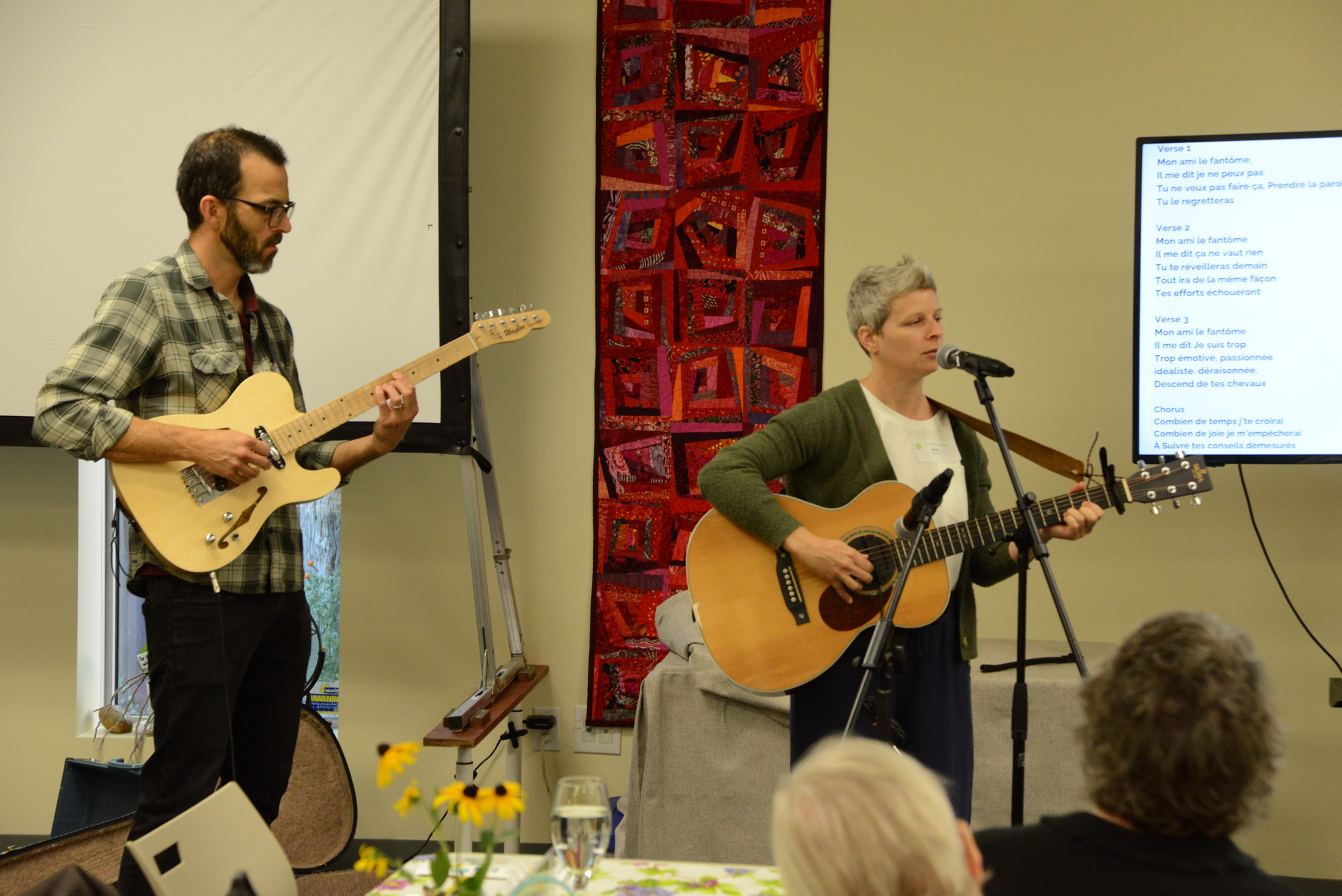 musical guests Sarah and Ben playing guitars and singing